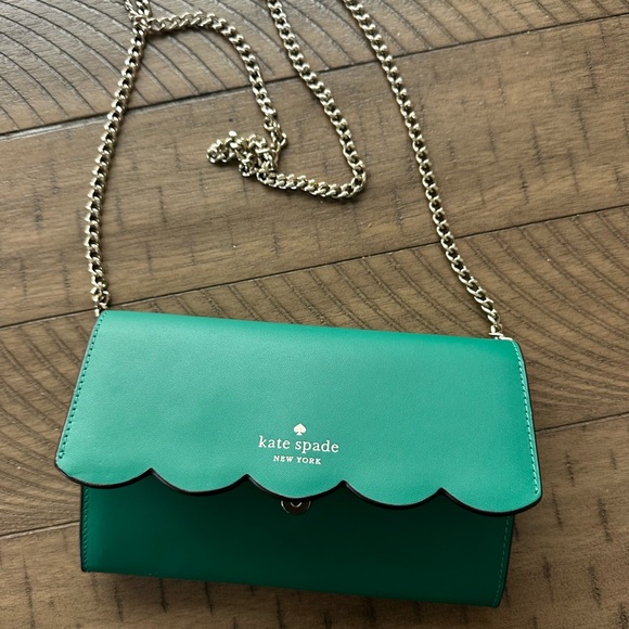 Kate Spade Emerald Scalloped Crossbody Bag - Picture 1 of 4